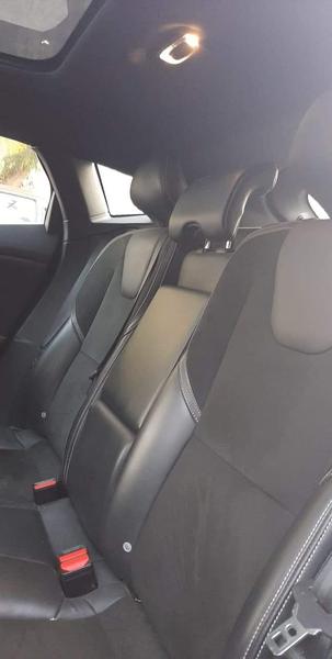 Volvo V40 • 2015 • 85,000 km 3