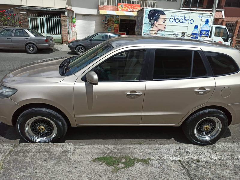Hyundai Santa Fe • 2009 • 175 km 5