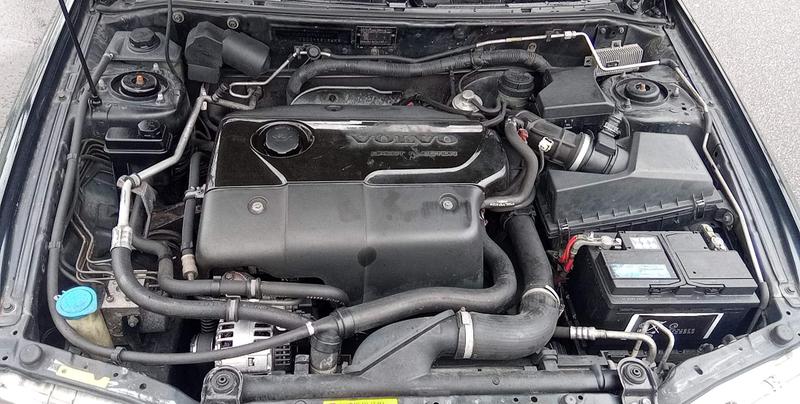 Volvo V40 • 2000 • 468,000 km 3