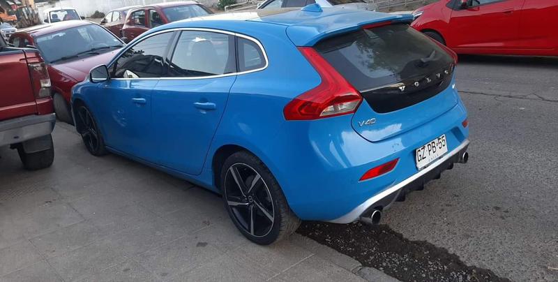 Volvo V40 • 2015 • 85,000 km 4
