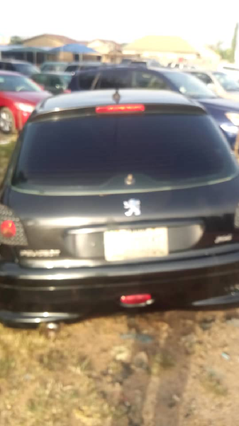 Peugeot 206 • 2005 • 9,000 km 4