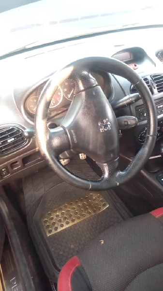 Peugeot 206 • 2005 • 9,000 km 5