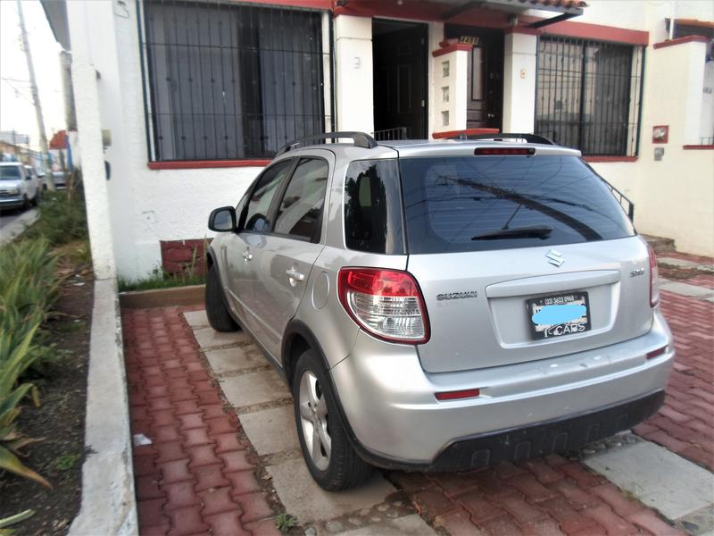 Suzuki SX4 • 2008 • 165,000 km 3