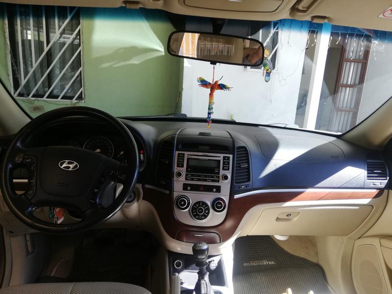 Hyundai Santa Fe • 2008 • 87,000 km 2