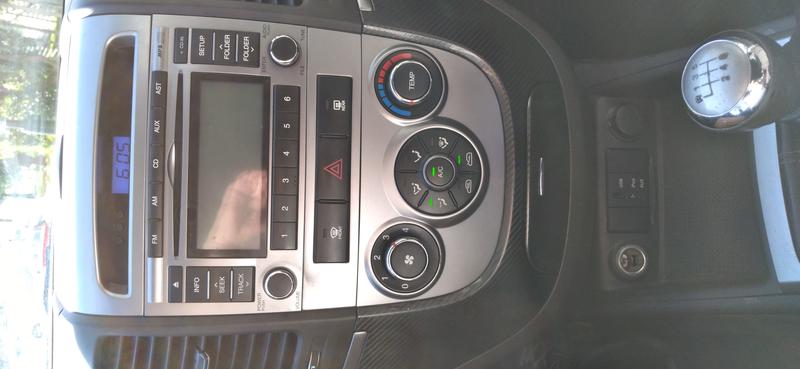 Hyundai Santa Fe • 2011 • 105,000 km 3