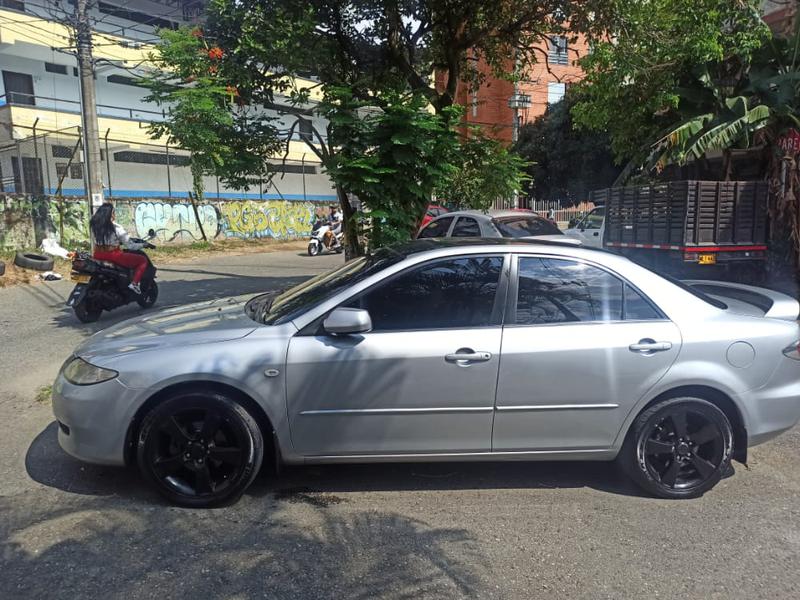Mazda 6 • 2005 • 170,000 km 4