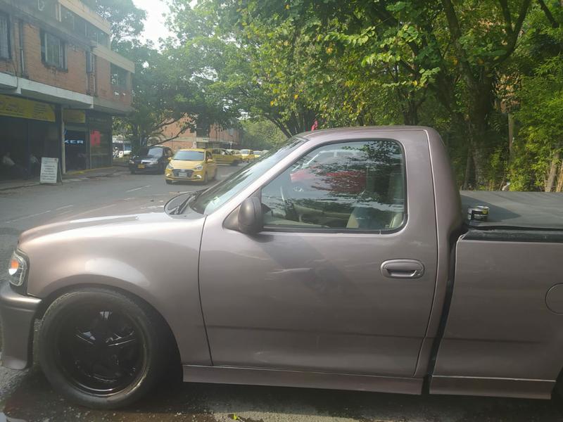 Ford F-150 • 1999 • 10,000 km 4