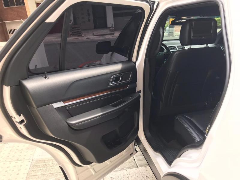 Ford Explorer • 2016 • 45,000 km 3