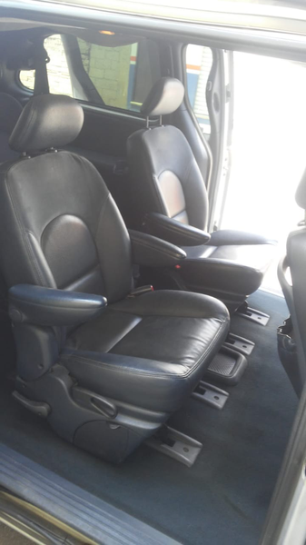 Chrysler Town & Country • 2003 • 170,000 km 4