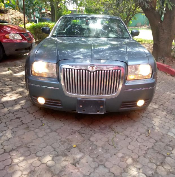 Chrysler 300 C • 2006 • 85,000 km 1