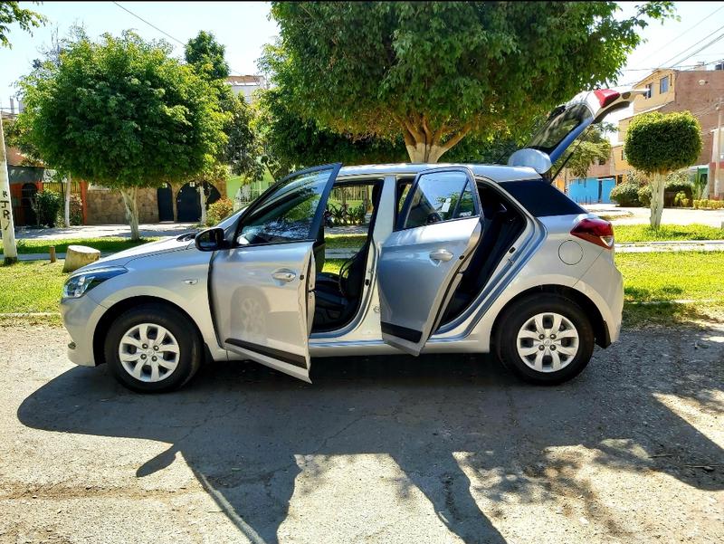 Hyundai i20 • 2017 • 2,400 km 9