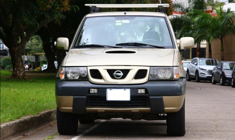 Nissan Terrano • 2005 • 260,000 km 3
