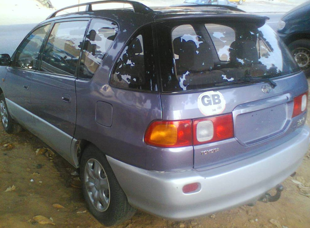 Toyota Picnic • 2004 • 64,582 km 5