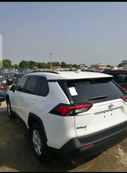 Toyota RAV4 • 2013 • 25,000 km 3