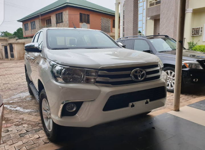 Toyota Hilux • 2010 • 25,000 km 4