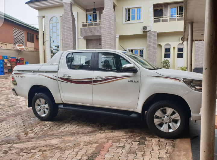 Toyota Hilux • 2010 • 25,000 km 3