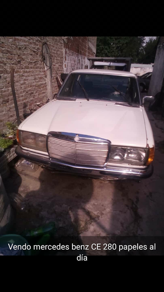 Mercedes-Benz 200 - 300 • 1981 • 238,072 km 1