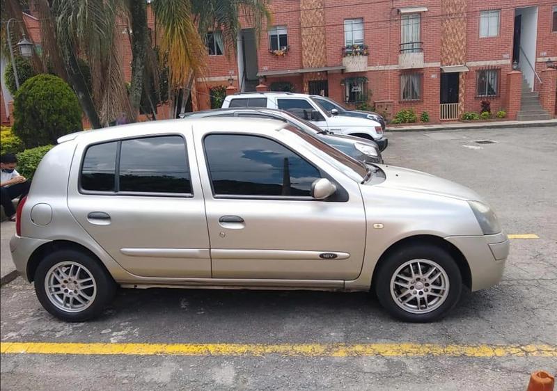 Renault Clio • 2008 • 154 km 2