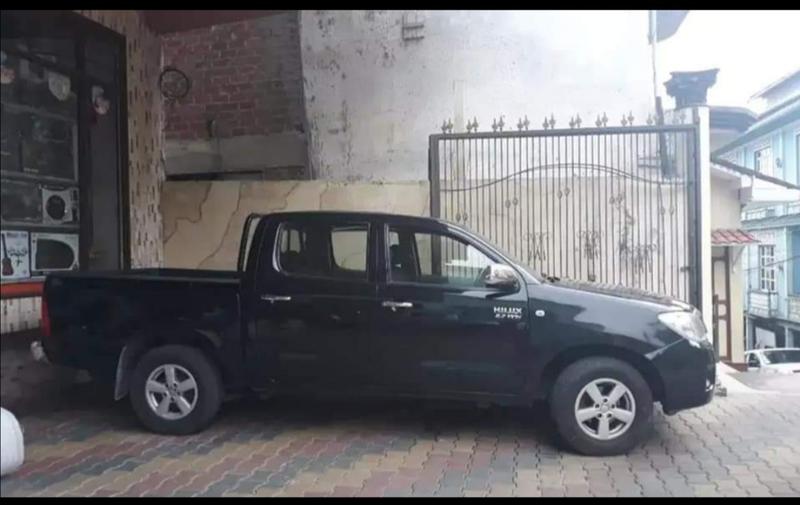 Toyota Hilux • 2011 • 100,000 km 2