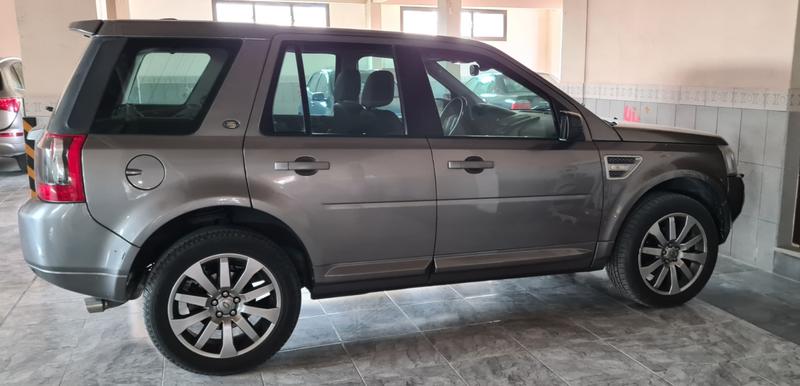 Land Rover Freelander • 2011 • 130,000 km 1