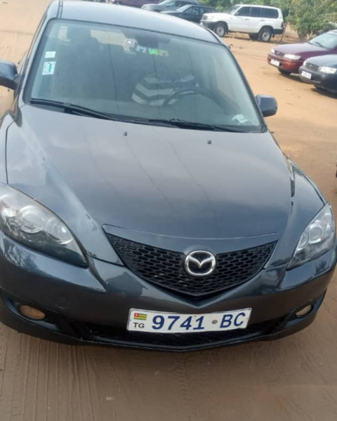 Mazda 3 • 2005 • 247,000 km 2