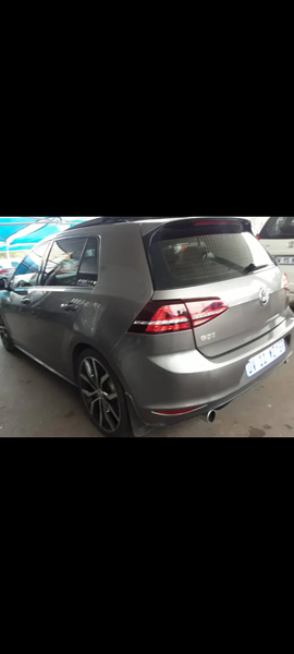 Volkswagen Golf • 2015 • 85,000 km 3