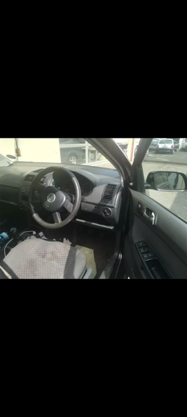 Volkswagen Polo • 2005 • 85,000 km 9