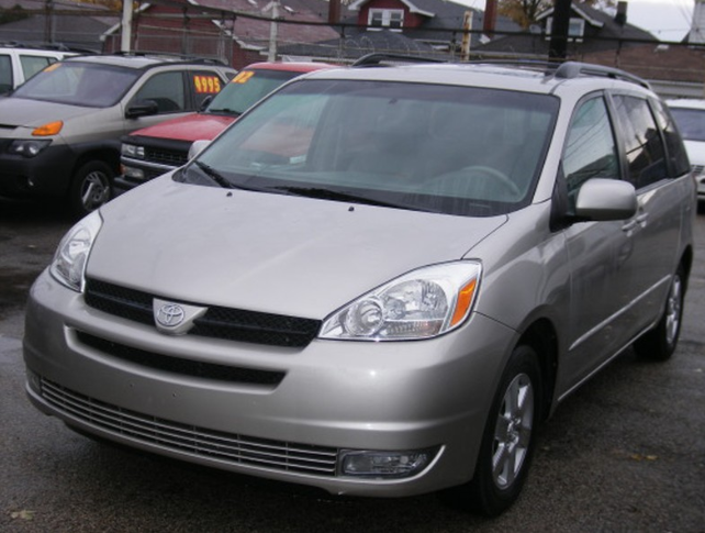 Toyota Sienna • 2005 • 110,011 km 3