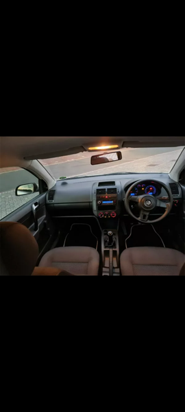 Volkswagen Polo • 2013 • 180,000 km 12