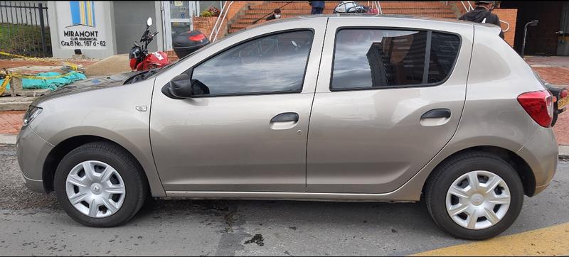 Renault Sandero • 2018 • 10,200 km 4