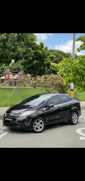 Ford Fiesta • 2012 • 111,000 km 2