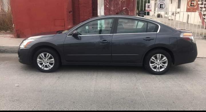 Nissan Altima • 2012 • 190,000 km 4