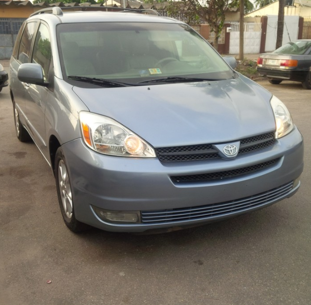 Toyota Sienna • 2005 • 2,325 km 1