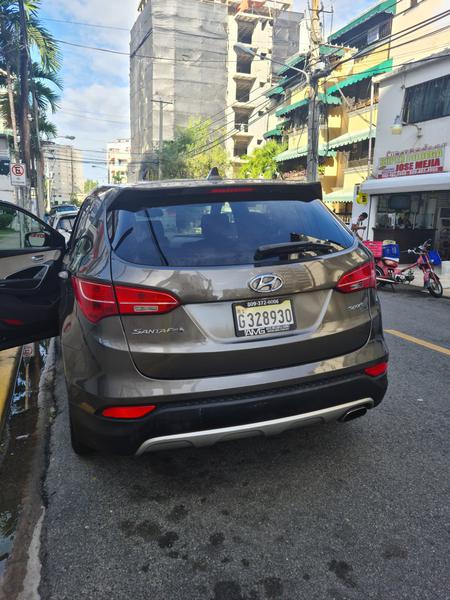 Hyundai Santa Fe • 2014 • 50 km 8
