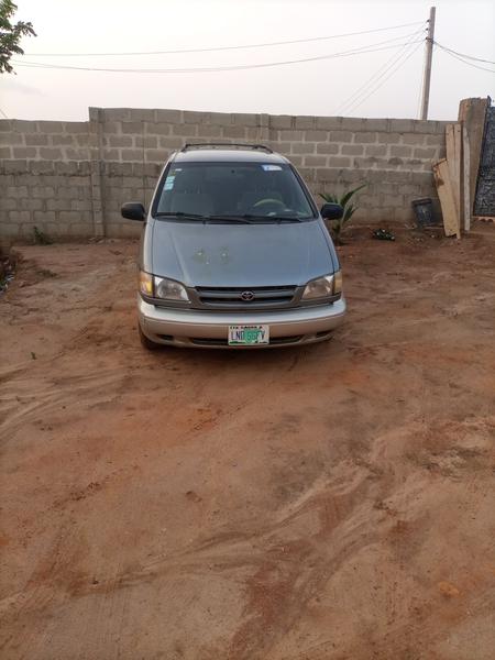 Toyota Camry • 1999 • 180 km 5