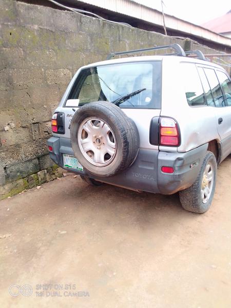 Toyota RAV4 • 1999 • 100,000 km 5