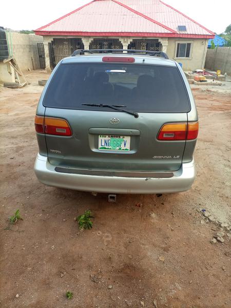 Toyota Camry • 1999 • 180 km 4