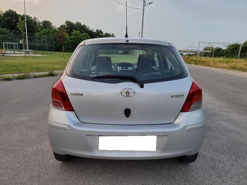 Toyota Yaris • 2005 • 203,000 km 4