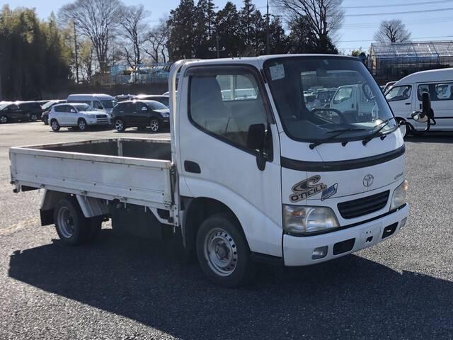 Toyota Hilux • 2004 • 35,684 km 3