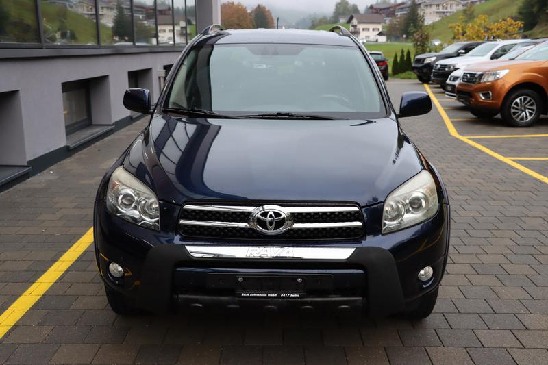 Toyota RAV4 • 2006 • 136,000 km 3