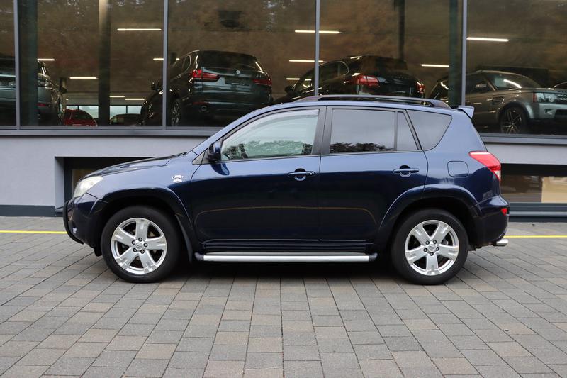 Toyota RAV4 • 2006 • 136,000 km 2