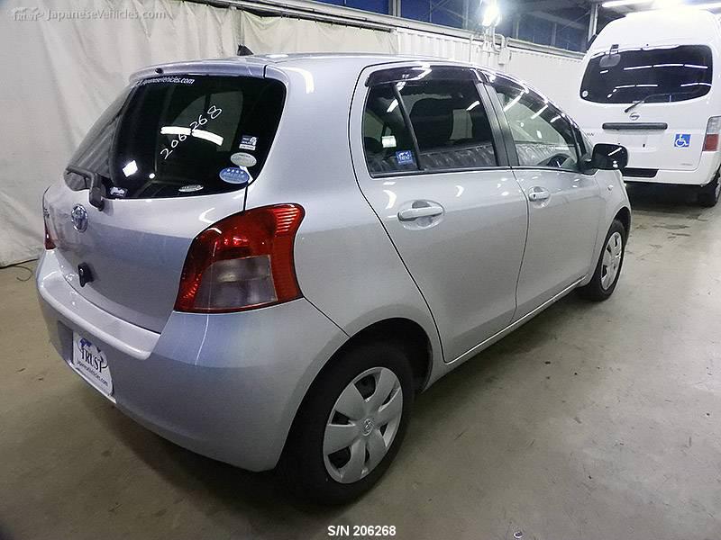 Toyota Yaris • 2006 • 450 km 1