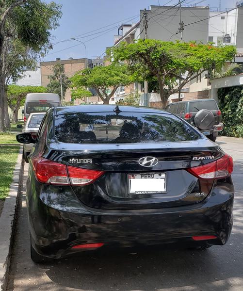 Hyundai Elantra • 2013 • 57,000 km 3