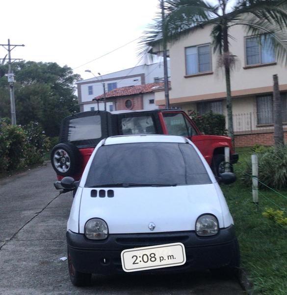 Renault Twingo • 2011 • 180,000 km 4