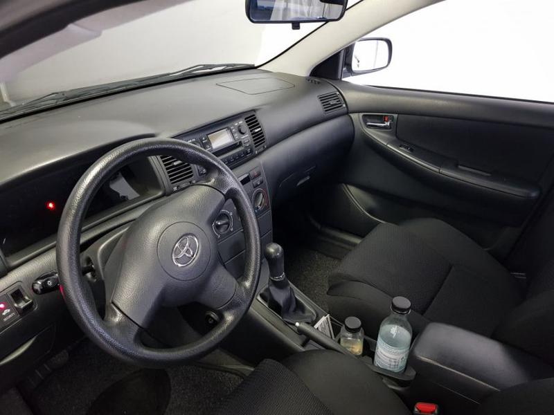 Toyota Corolla • 2005 • 104,000 km 3