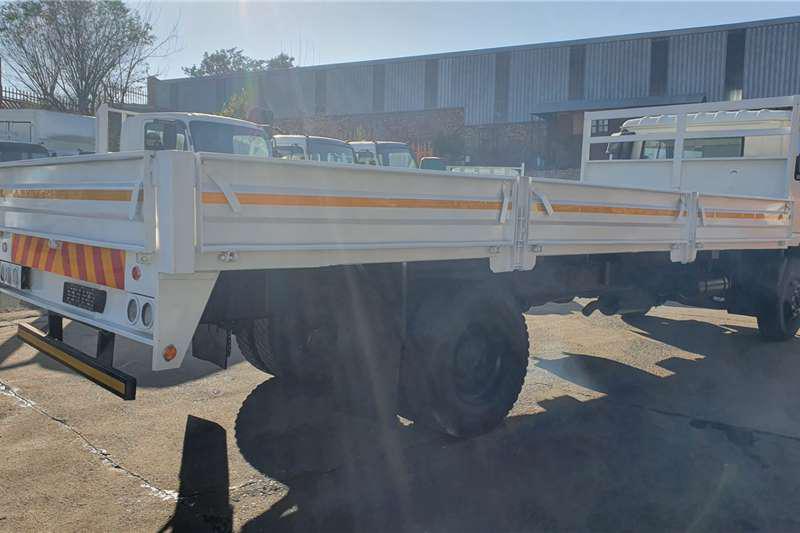 Nissan Urvan • 2018 • 189,000 km 6