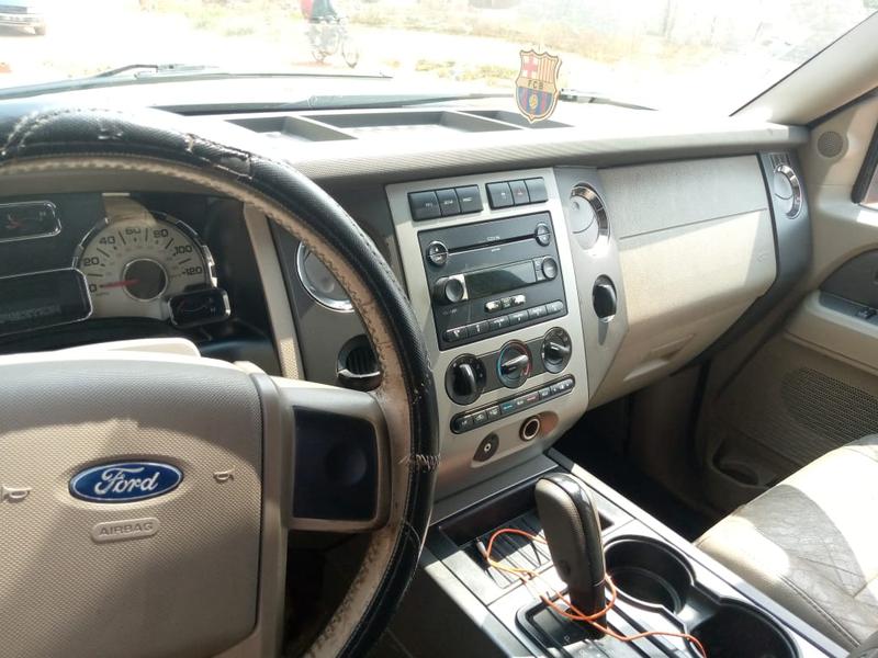 Ford Explorer • 2014 • 100,000 km 6