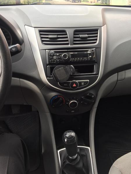 Dodge Attitude • 2013 • 130,000 km 6