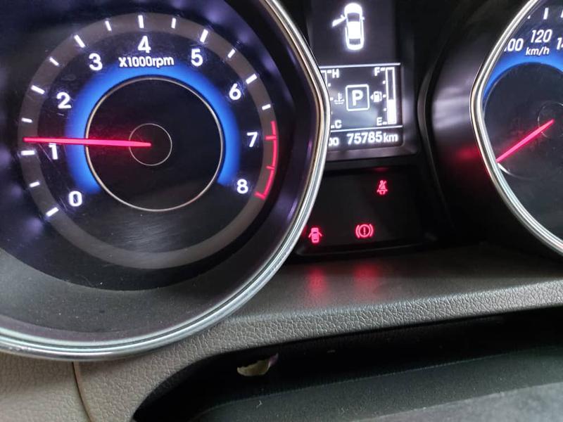 Hyundai Elantra • 2015 • 75,785 km 5