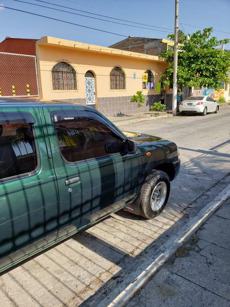 Nissan Frontier • 2004 • 240,000 km 11